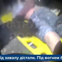 Патрульні рятували дитину з-під завалів