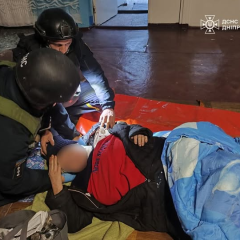 Поранена дитина і троє дорослих