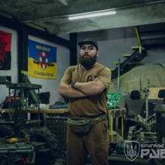 Роботы-спасатели ведут эвакуацию бойцов с поля боя