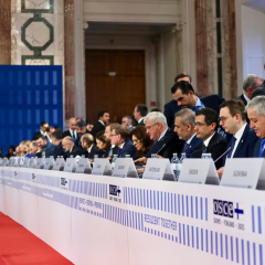 Прапор України та карта Європи