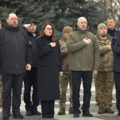 Зеленський вручає бойові прапори: День Збройних Сил України