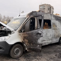 Раненые спасатель, полицейский и ребенок
