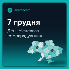 Женщина ведет собрание с местной общиной