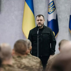 75 военных получают награды от министра