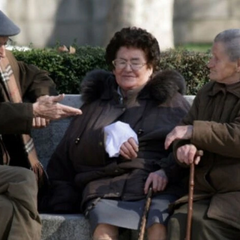 Російські пенсіонери без грошей в Європі