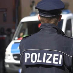 Батько та син в обнімку