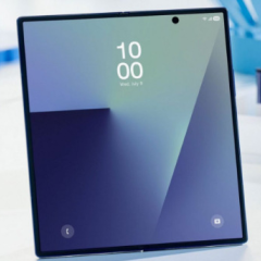 Смартфон Samsung Galaxy Fold 8