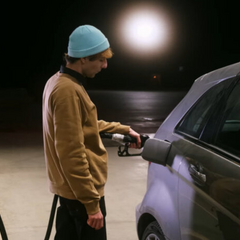 Зображення АЗС з бензином, дизелем та автогазом