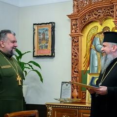 Митрополит Епіфаній подарував капелану ГУР Холодову