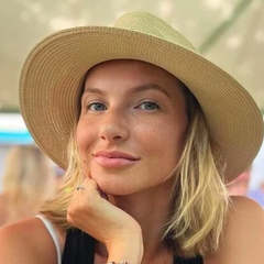 Дружина екснардепа Скічка за кордоном