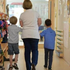 Родители задерживаются с ребенком в детсаду