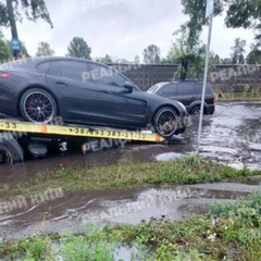 Порше застряло в многоводных стихиях