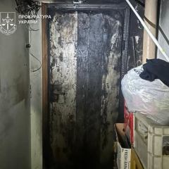 Затримання жінки за підпал дверей