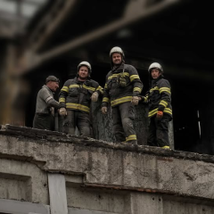 Рятувальники ліквідовують наслідки атак