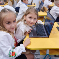 В школах Украины начато избавление от 'советской' традиции