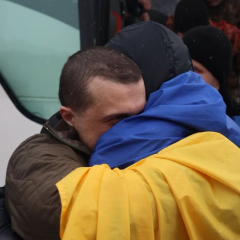 Військові та цивільні звільнені з полону