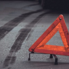 Маршрутка и тягач после столкновения в Запорожье