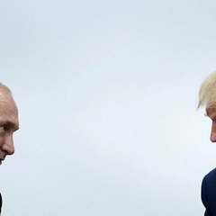 Trump Considers Oil Embargo Against Russia