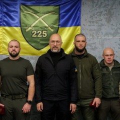 Шмигаль обговорює закупівлю зброї на передовій