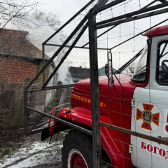 Пожежа в прифронтовому будинку на Харківщині