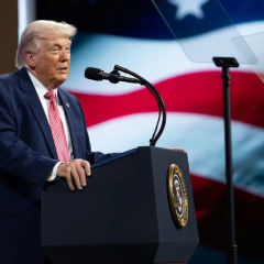 Трамп требует от Ирана открыть Ормузский пролив
