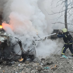 Спасатели разбирают завалы в Харькове