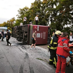 ДТП на Дніпропетровщині: перекинувся двоповерховий автобус