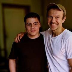 Svyatoslav Vakarchuk with another singer