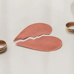 Обурене жінкою шлях до онлайн розлучення