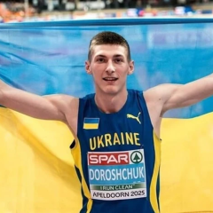 Jumper Doroshchuk on pedestal with bronze medal