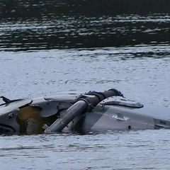 Военный вертолет в немецкой реке