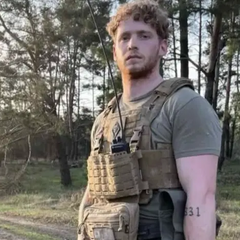 Американський військовий бере участь у війні