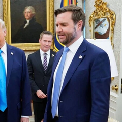 Трамп удерживается в Белом доме