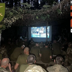 Военные поддерживают Усика на передовой
