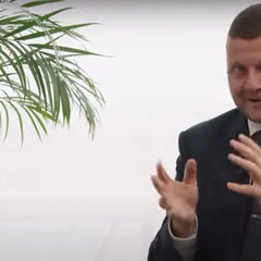 Вчителька впливає на обрання професії доньки