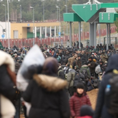 Тисячі мігрантів на нашому кордоні