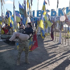 Военный предлагает руку и сердце