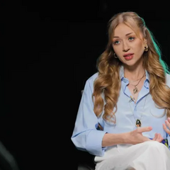 Зображення співачки Валевської на фоні сумних думок