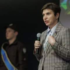 Заместитель министра внутренних дел Инна Ящук и лицеисты