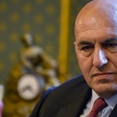 Italian Minister of Defense next to Ukrainian soldiers