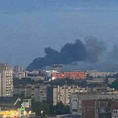 Рядом обломок сооружений от России