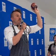 Японцы наслаждаются борщом из украинских полей