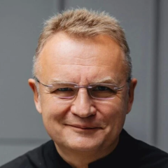 Icy conditions in four regions: mayor of Lviv falls on ice twice