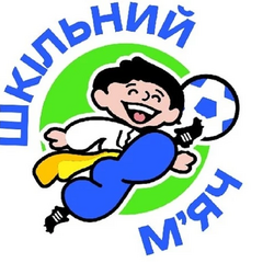 Дети играют в футбол на турнире