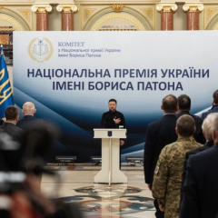 Зеленський вручає премію науковцям