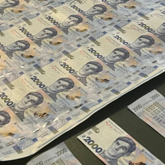 Банкнота 2000 грн з портретом Василя Стуса