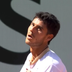 Paraguayan tennis player against judging women