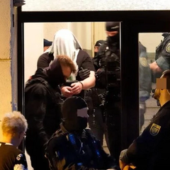 Поліцейський розслідує місце стрілянини в Німеччині