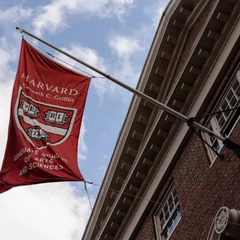 Гарвард отримує фінансування після суду