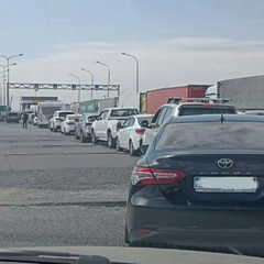 Мерзко з Китаю застрягли на кордоні Казахстану та Росії